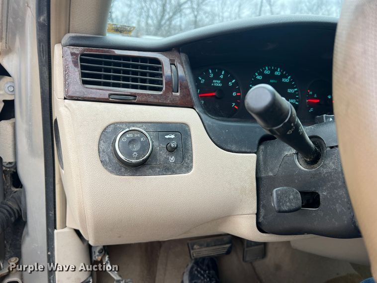 image for item MM9082 2010 Chevrolet Impala LS