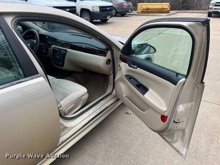 image for item MM9082 2010 Chevrolet Impala LS