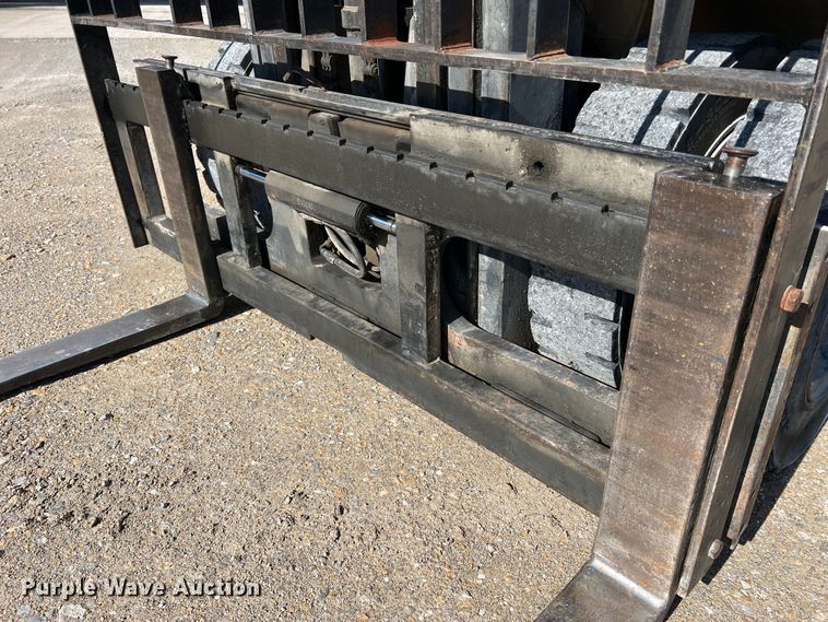 image for item MM9089 Caterpillar GPL40  forklift