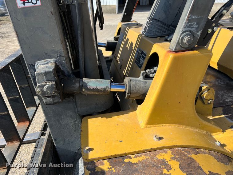 image for item MM9089 Caterpillar GPL40  forklift