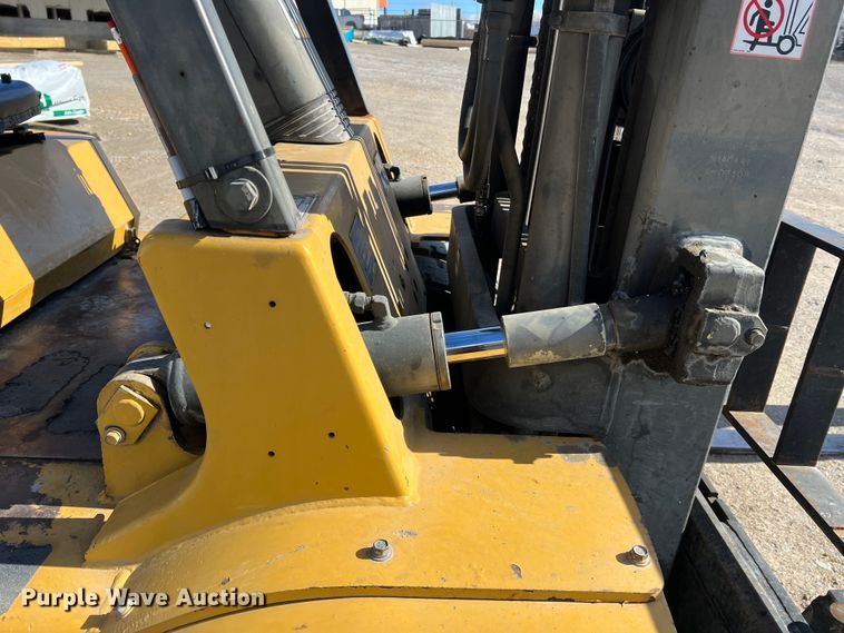 image for item MM9089 Caterpillar GPL40  forklift