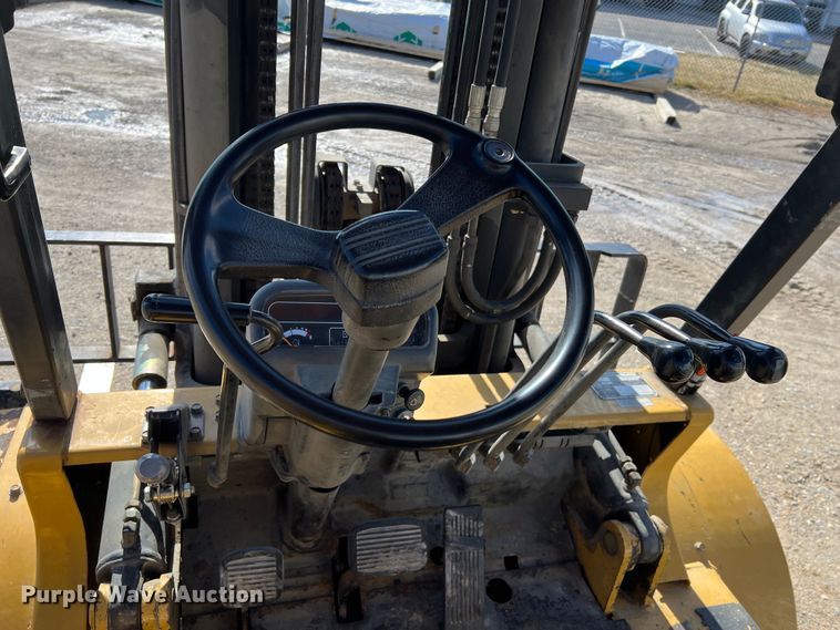 image for item MM9089 Caterpillar GPL40  forklift