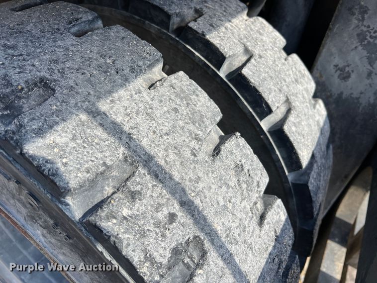 image for item MM9089 Caterpillar GPL40  forklift