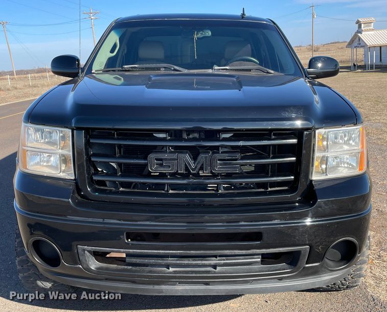 image for item MM9284 2007 GMC Sierra Classic 1500 SLT  Crew Cab pickup truck