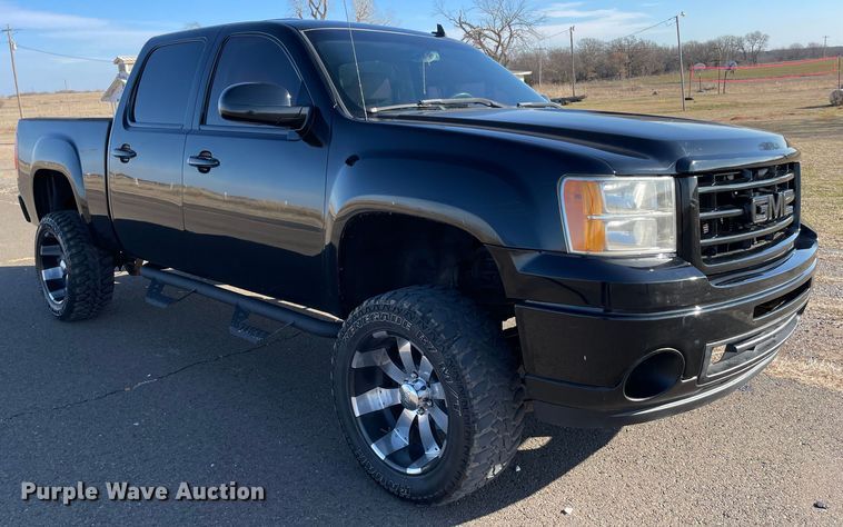 image for item MM9284 2007 GMC Sierra Classic 1500 SLT  Crew Cab pickup truck