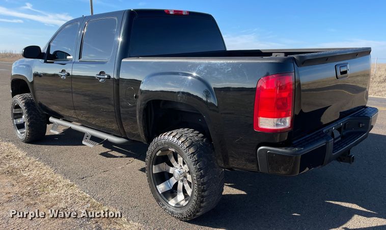 image for item MM9284 2007 GMC Sierra Classic 1500 SLT  Crew Cab pickup truck