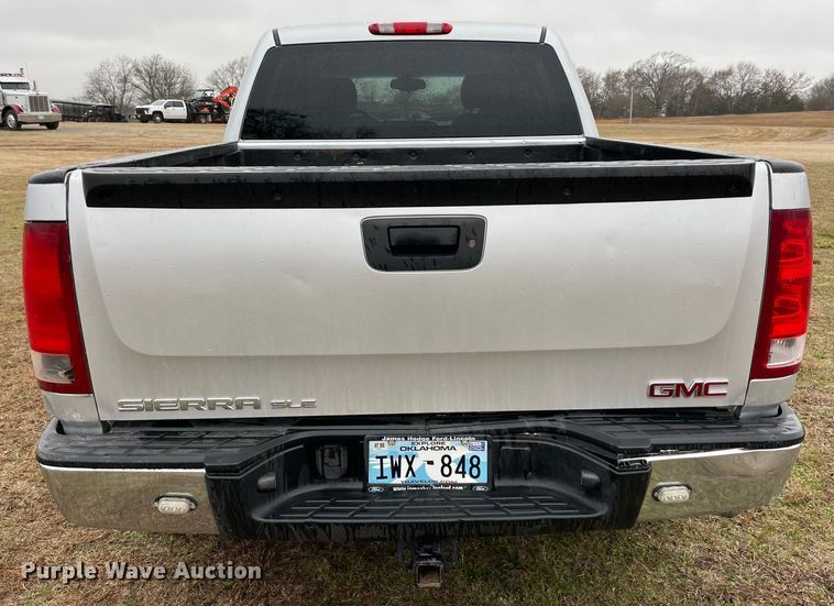 image for item MM9296 2013 GMC Sierra 1500 SLE  Crew Cab pickup truck