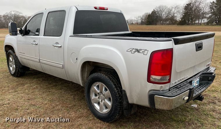 image for item MM9296 2013 GMC Sierra 1500 SLE  Crew Cab pickup truck
