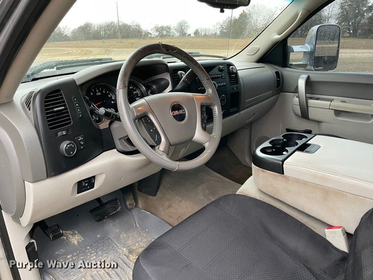 image for item MM9296 2013 GMC Sierra 1500 SLE  Crew Cab pickup truck