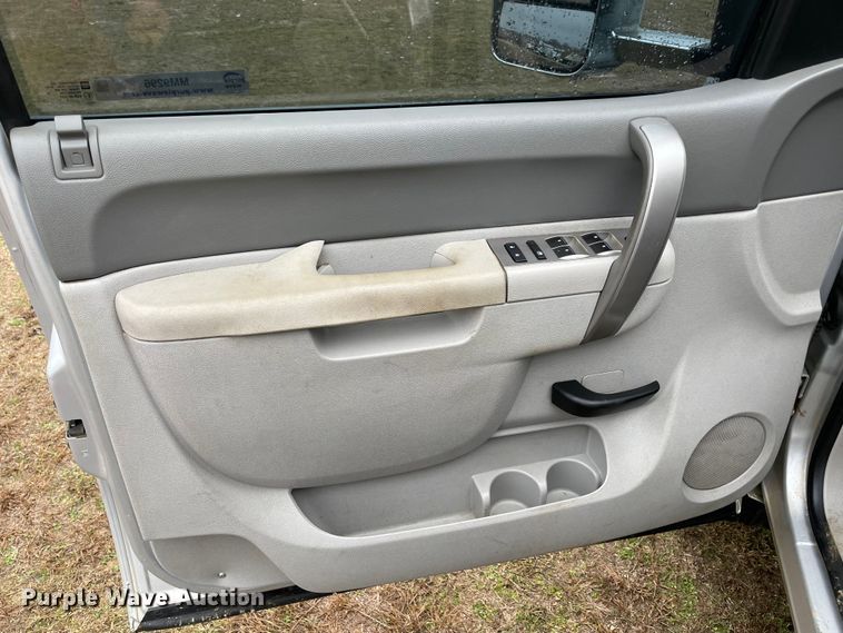 image for item MM9296 2013 GMC Sierra 1500 SLE  Crew Cab pickup truck