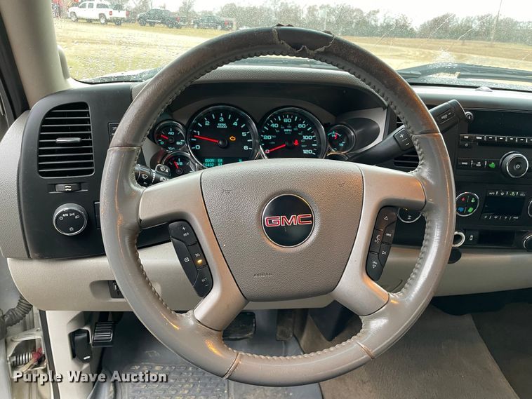 image for item MM9296 2013 GMC Sierra 1500 SLE  Crew Cab pickup truck