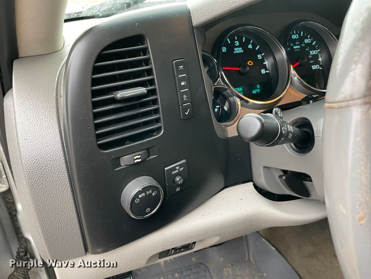 image for item MM9296 2013 GMC Sierra 1500 SLE  Crew Cab pickup truck