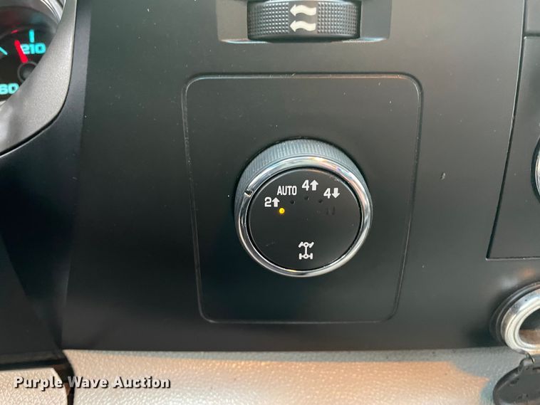 image for item MM9296 2013 GMC Sierra 1500 SLE  Crew Cab pickup truck