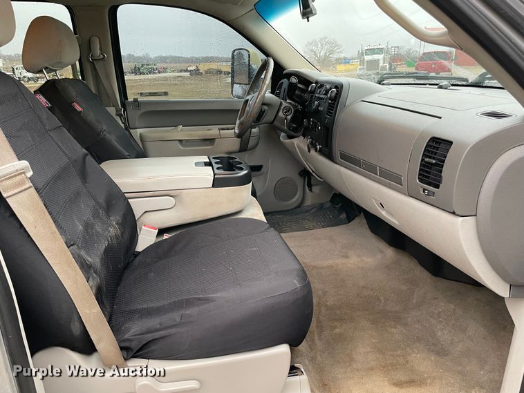 image for item MM9296 2013 GMC Sierra 1500 SLE  Crew Cab pickup truck