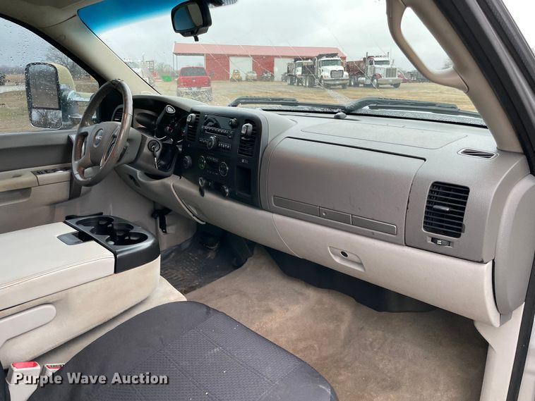 image for item MM9296 2013 GMC Sierra 1500 SLE  Crew Cab pickup truck