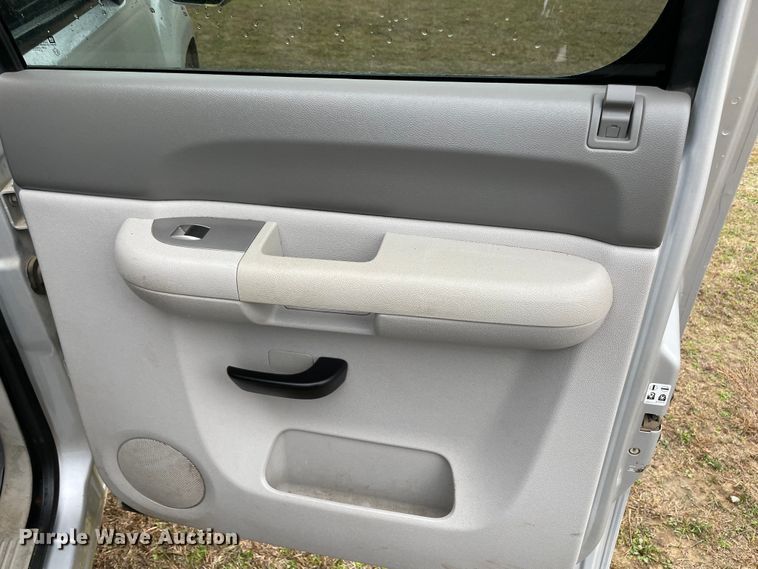 image for item MM9296 2013 GMC Sierra 1500 SLE  Crew Cab pickup truck