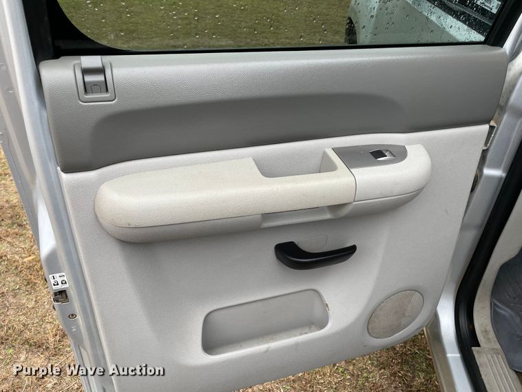 image for item MM9296 2013 GMC Sierra 1500 SLE  Crew Cab pickup truck