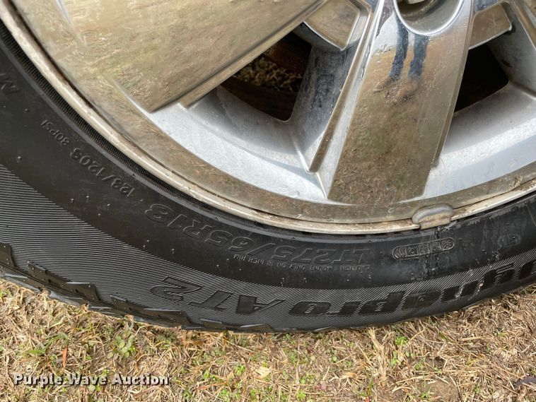 image for item MM9296 2013 GMC Sierra 1500 SLE  Crew Cab pickup truck