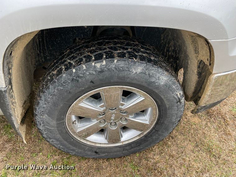 image for item MM9296 2013 GMC Sierra 1500 SLE  Crew Cab pickup truck