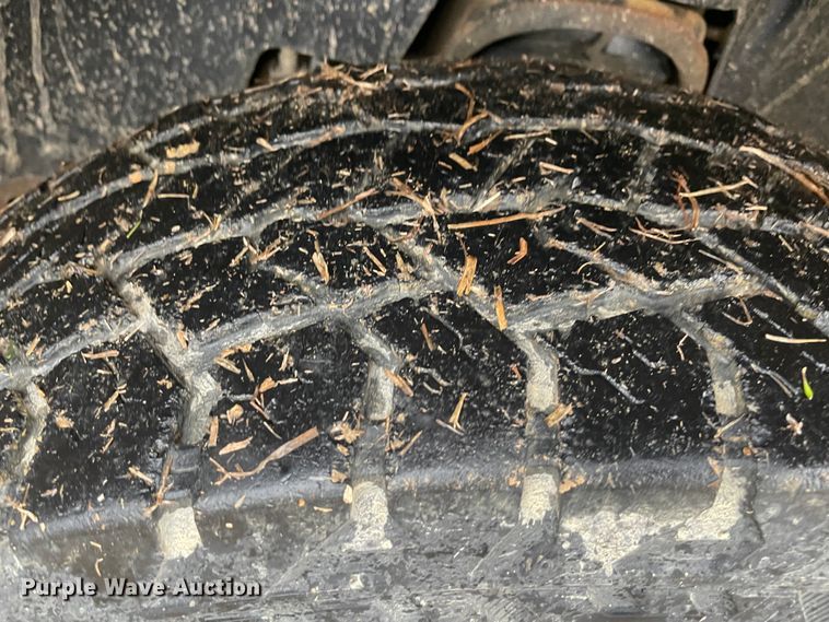 image for item MM9296 2013 GMC Sierra 1500 SLE  Crew Cab pickup truck