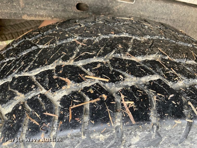 image for item MM9296 2013 GMC Sierra 1500 SLE  Crew Cab pickup truck