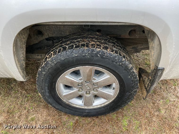 image for item MM9296 2013 GMC Sierra 1500 SLE  Crew Cab pickup truck