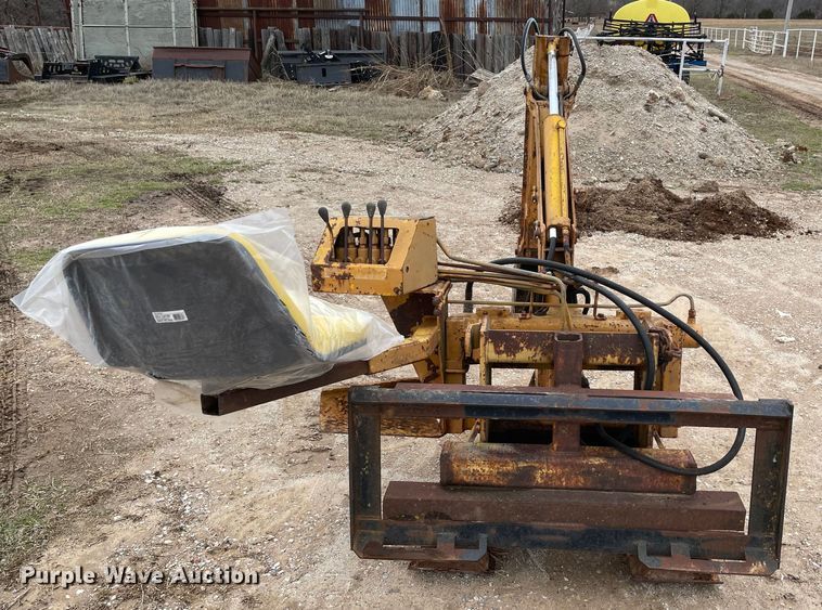 image for item MM9298 Davis Manufacturing  skid steer backhoe