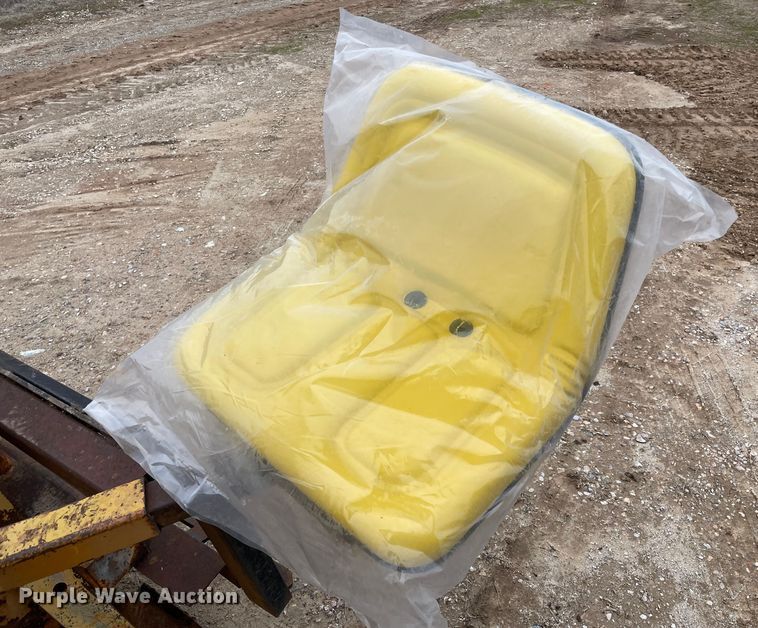 image for item MM9298 Davis Manufacturing  skid steer backhoe