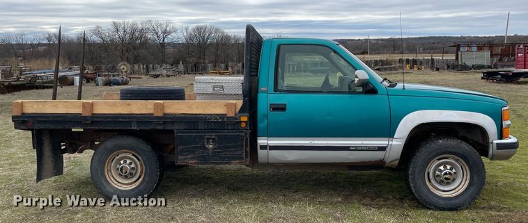 image for item MM9300 1994 Chevrolet K2500  bale bed pickup truck