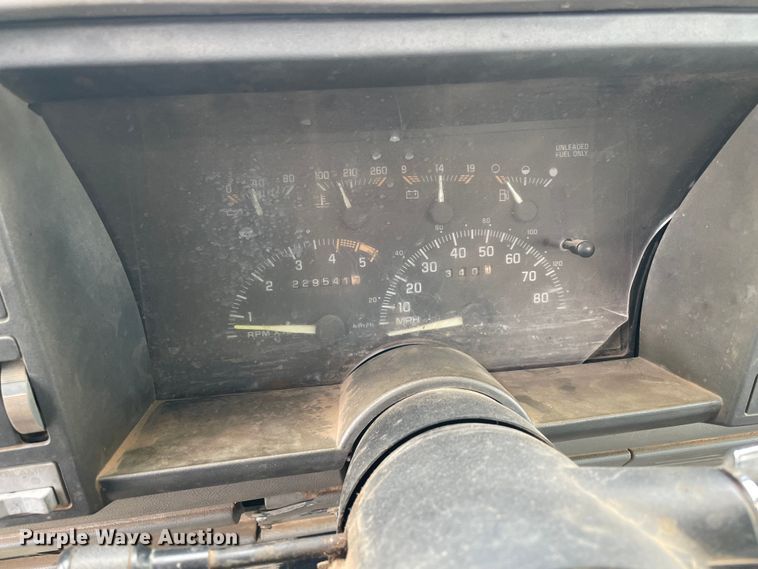 image for item MM9300 1994 Chevrolet K2500  bale bed pickup truck