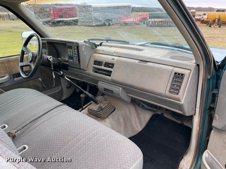 image for item MM9300 1994 Chevrolet K2500  bale bed pickup truck