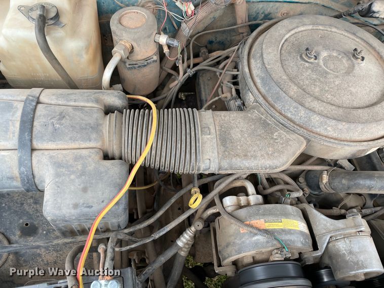 image for item MM9300 1994 Chevrolet K2500  bale bed pickup truck