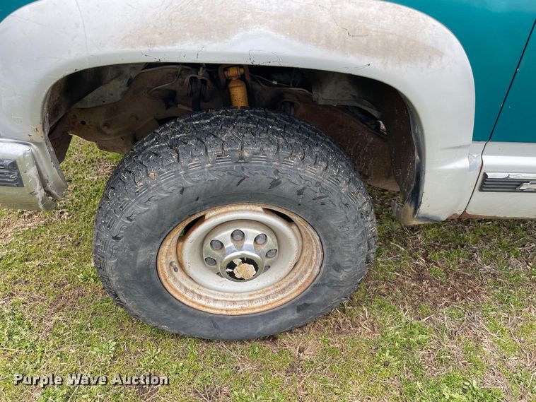 image for item MM9300 1994 Chevrolet K2500  bale bed pickup truck