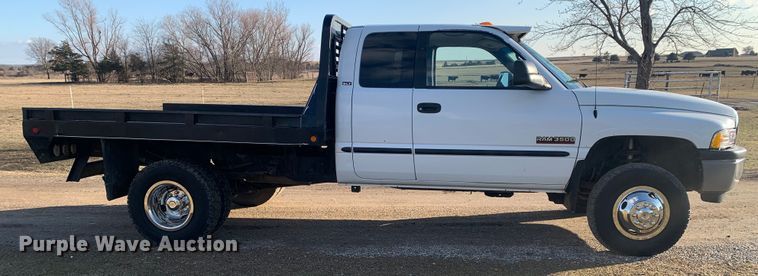 image for item MM9709 1999 Dodge Ram 3500  Quad Cab flatbed pickup truck