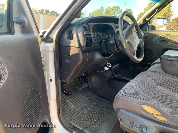 image for item MM9709 1999 Dodge Ram 3500  Quad Cab flatbed pickup truck