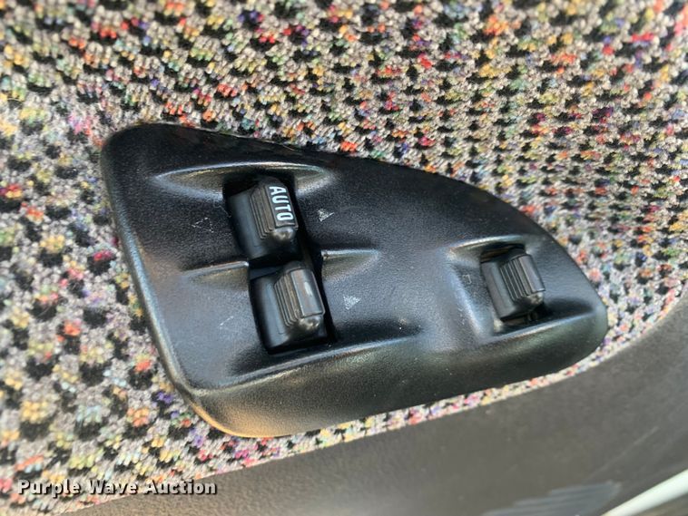 image for item MM9709 1999 Dodge Ram 3500  Quad Cab flatbed pickup truck