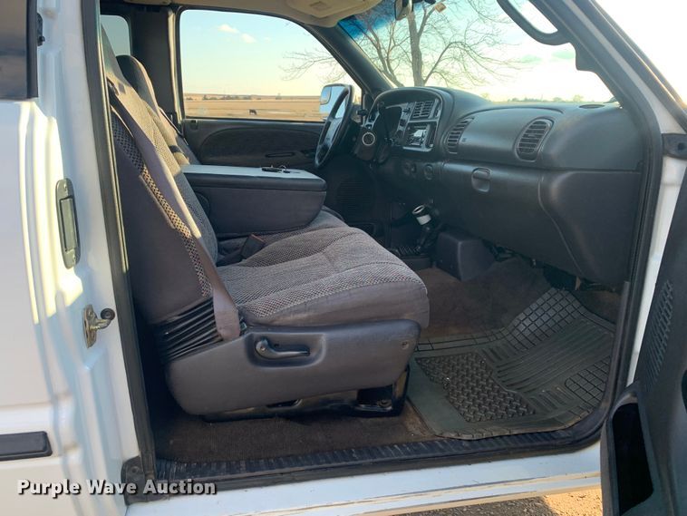 image for item MM9709 1999 Dodge Ram 3500  Quad Cab flatbed pickup truck