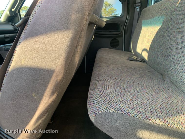 image for item MM9709 1999 Dodge Ram 3500  Quad Cab flatbed pickup truck