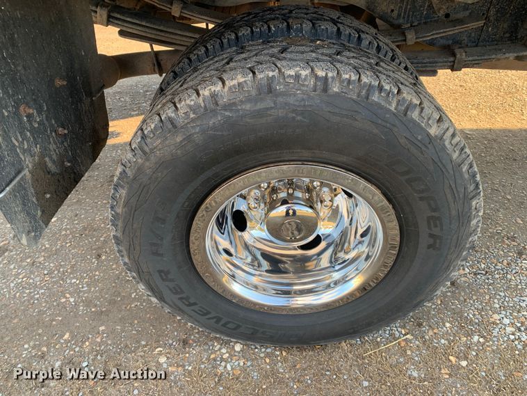 image for item MM9709 1999 Dodge Ram 3500  Quad Cab flatbed pickup truck