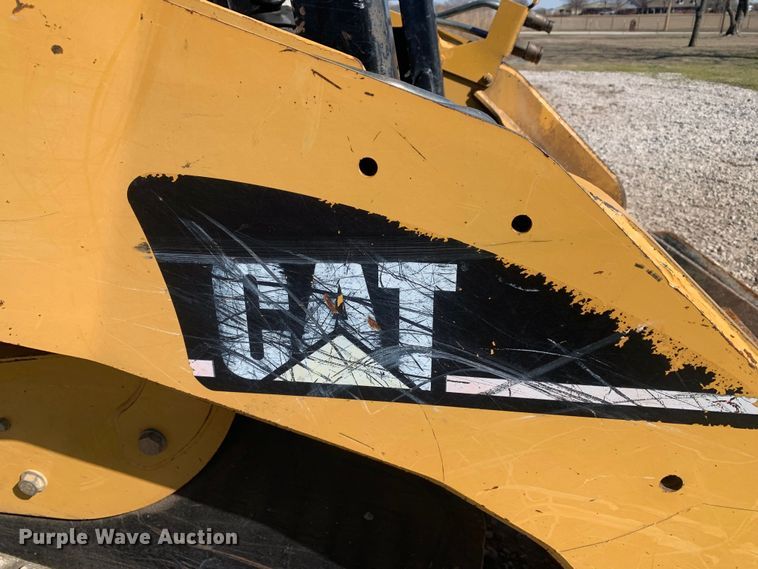 image for item MM9732 2005 Caterpillar 257B  tracked skid steer loader