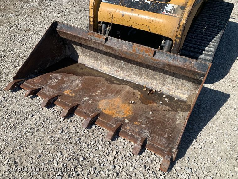 image for item MM9732 2005 Caterpillar 257B  tracked skid steer loader