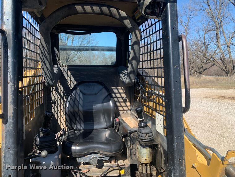 image for item MM9732 2005 Caterpillar 257B  tracked skid steer loader