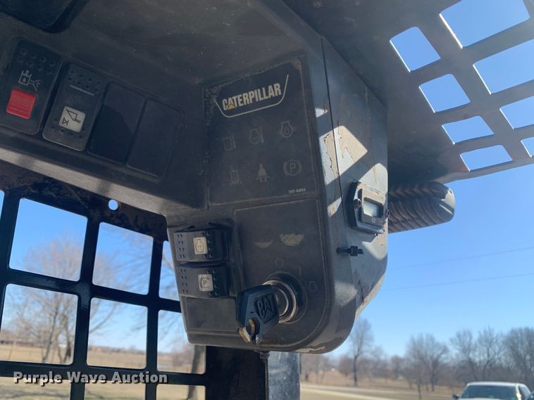 image for item MM9732 2005 Caterpillar 257B  tracked skid steer loader