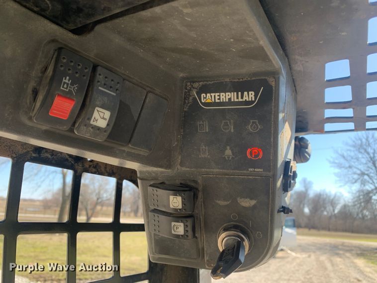 image for item MM9732 2005 Caterpillar 257B  tracked skid steer loader