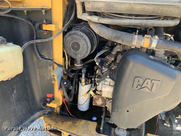 image for item MM9732 2005 Caterpillar 257B  tracked skid steer loader