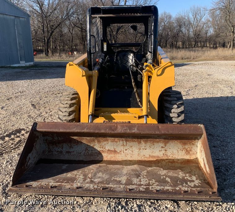 image for item MM9739 2002 John Deere 240  skid steer loader