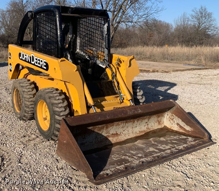 image for item MM9739 2002 John Deere 240  skid steer loader