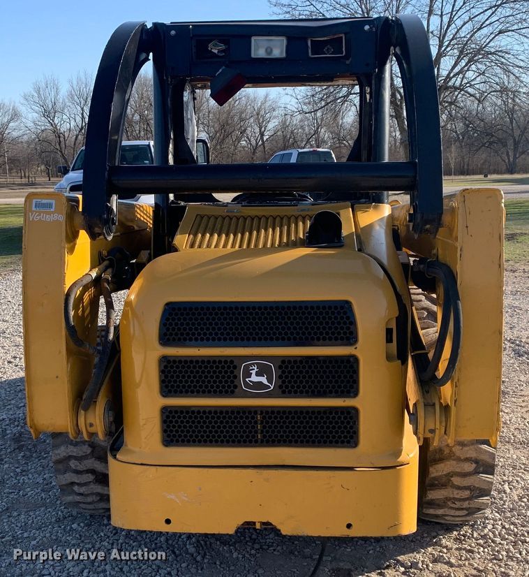 image for item MM9739 2002 John Deere 240  skid steer loader