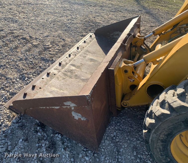 image for item MM9739 2002 John Deere 240  skid steer loader