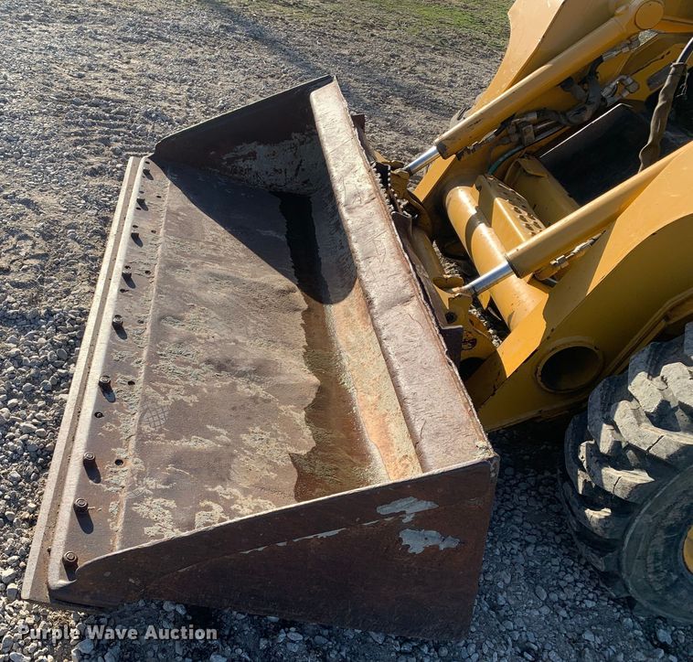 image for item MM9739 2002 John Deere 240  skid steer loader